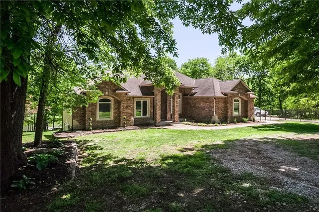 $855,000 | 921 1751st Road, Bates City, MO 64011