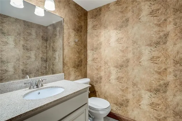 $855,000 | 921 1751st Road, Bates City, MO 64011