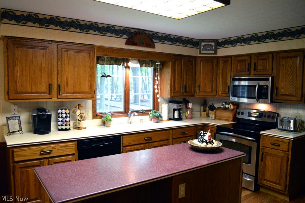 11950 Schreiber Road Valley View, OH 44125 - Photo 7 of 25 Gallery Image 7