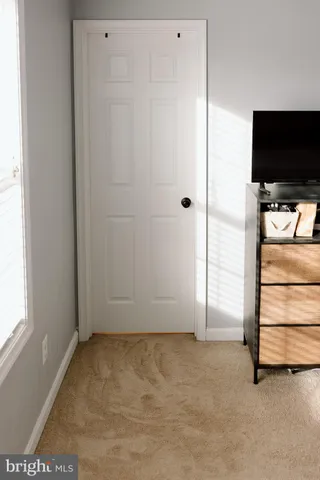 a black and white photo of a room