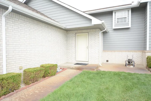 $249,000 | 4438 South St Paul Court, Wichita, KS 67217