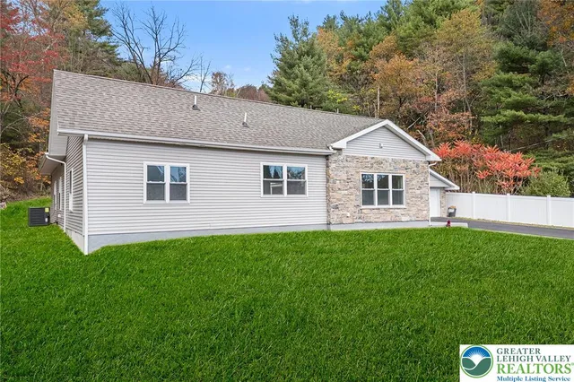 $624,999 | 601 Fireline Road, Bowmanstown, PA 18071