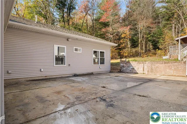$624,999 | 601 Fireline Road, Bowmanstown, PA 18071