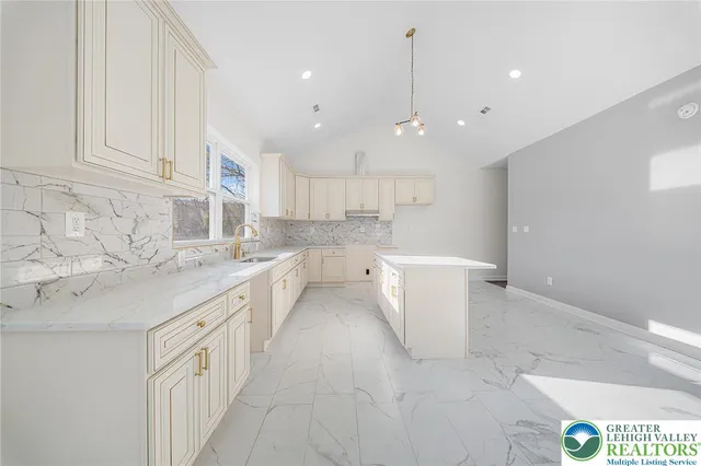 $624,999 | 601 Fireline Road, Bowmanstown, PA 18071