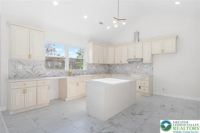 $624,999 | 601 Fireline Road, Bowmanstown, PA 18071