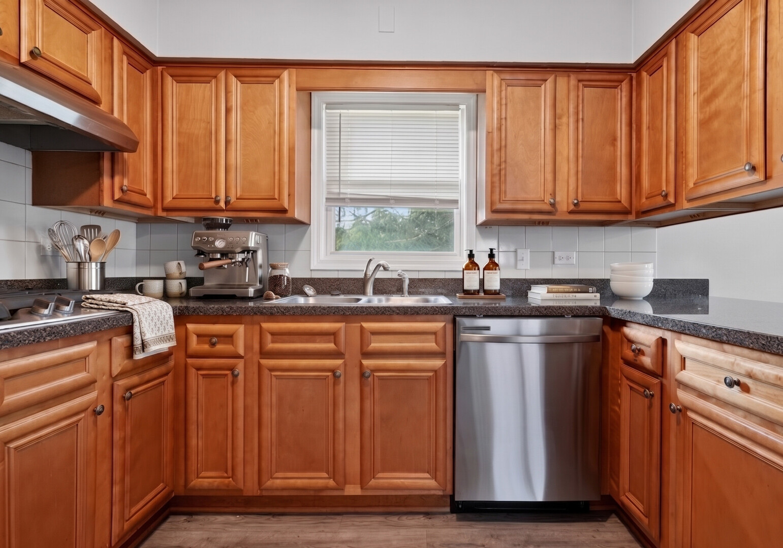 12326 South Racine Avenue Calumet Park, IL 60827 - Photo 3 of 19