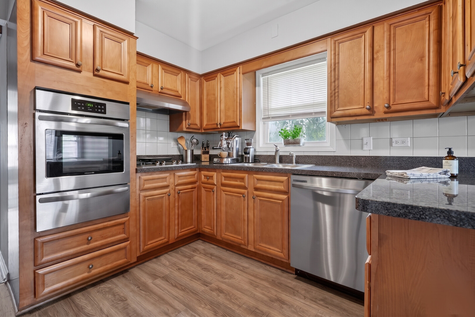 12326 South Racine Avenue Calumet Park, IL 60827 - Photo 4 of 19