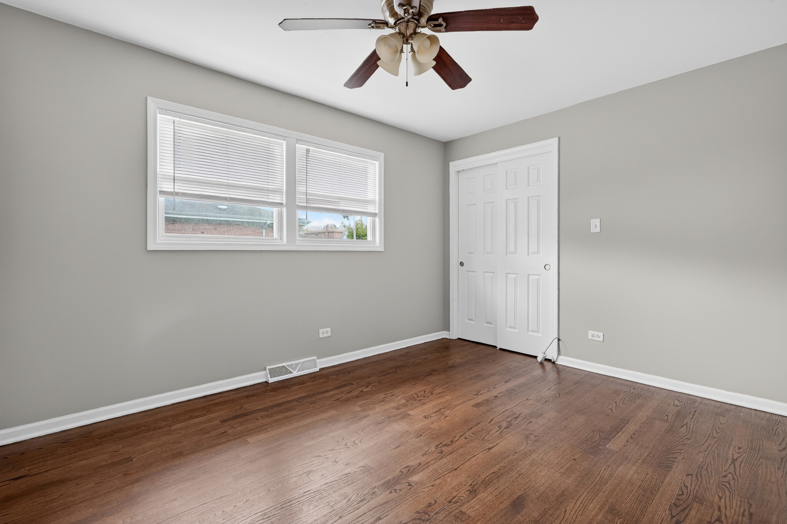 12326 South Racine Avenue Calumet Park, IL 60827 - Photo 5 of 19