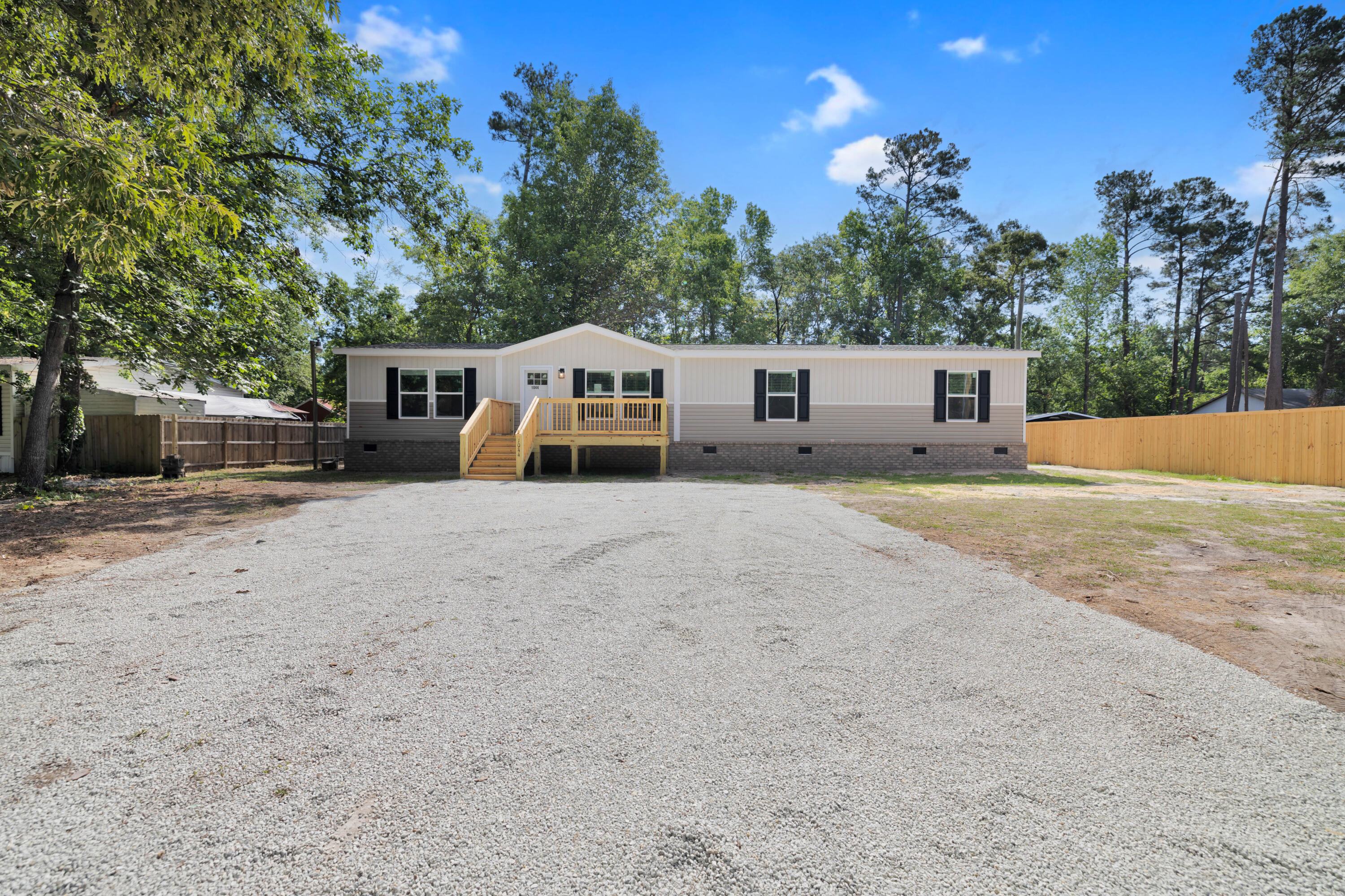 1044 Longpoint Rd-34