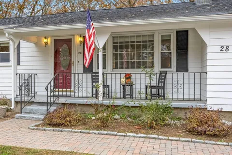 $709,900 | 28 Chestnut Hill Road, Chelmsford, MA 01824