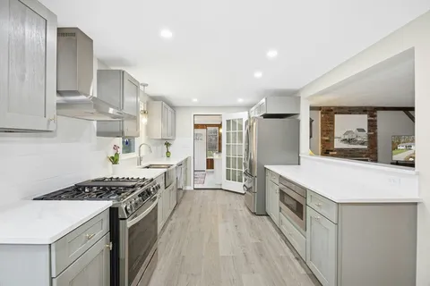 $709,900 | 28 Chestnut Hill Road, Chelmsford, MA 01824