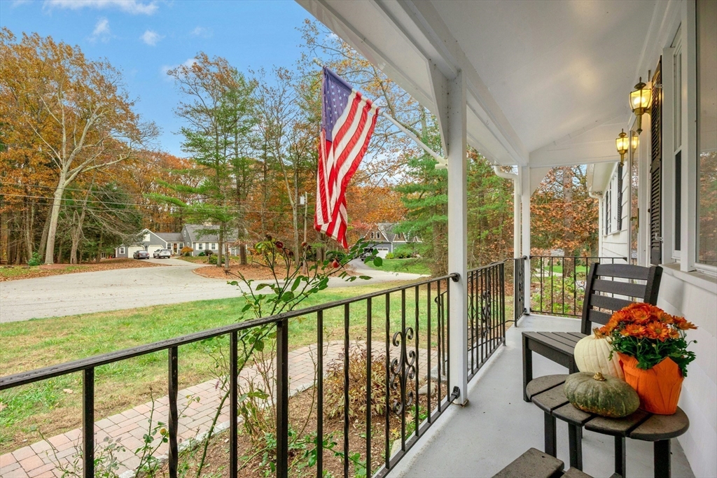 28 Chestnut Hill Road Chelmsford, MA 01824 - Photo 4 of 39