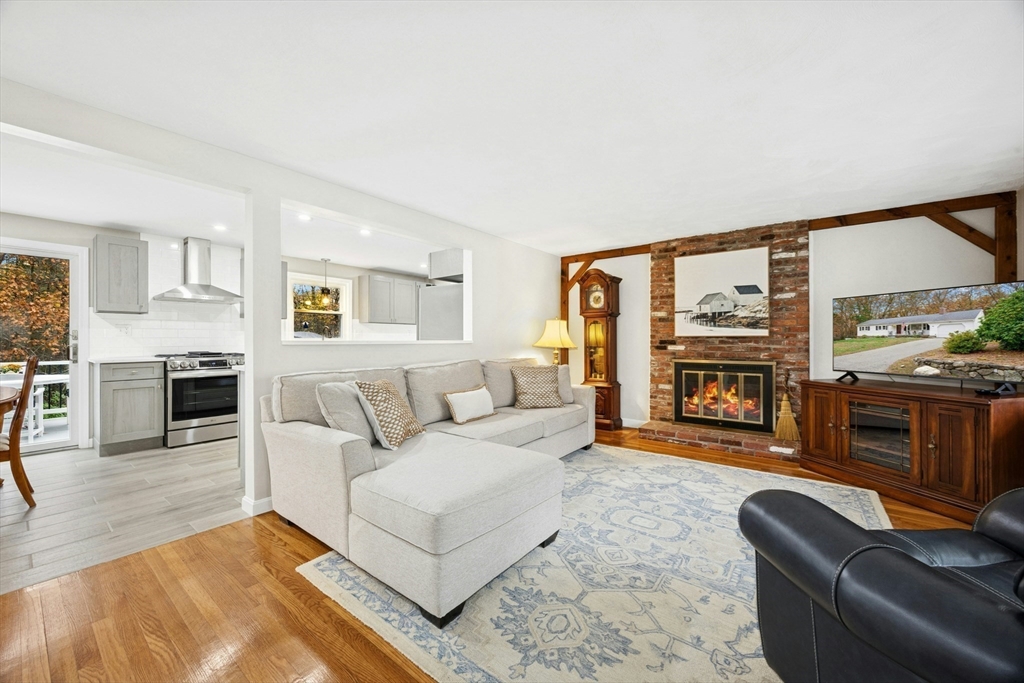 28 Chestnut Hill Road Chelmsford, MA 01824 - Photo 6 of 39