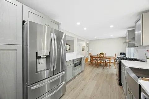 $709,900 | 28 Chestnut Hill Road, Chelmsford, MA 01824