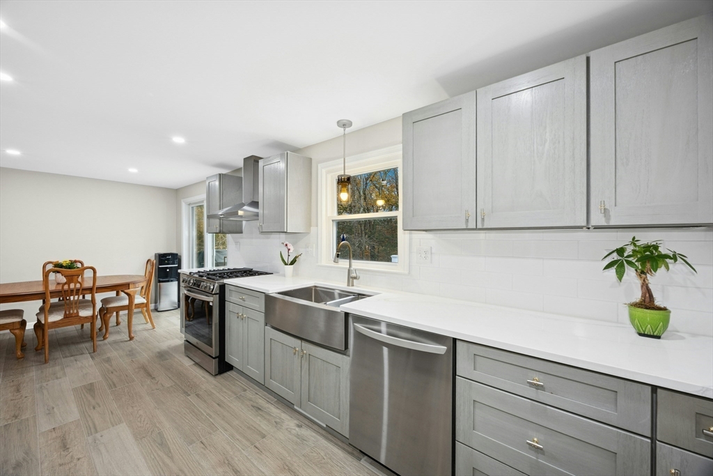 28 Chestnut Hill Road Chelmsford, MA 01824 - Photo 10 of 39