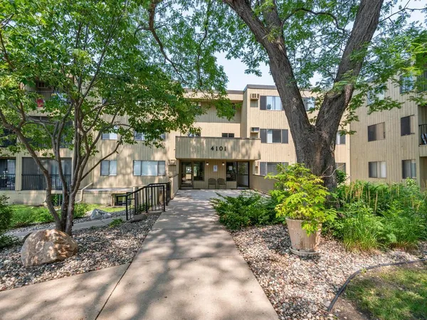$99,900 | 4101 Parklawn Avenue, Unit 130, Edina, MN 55435