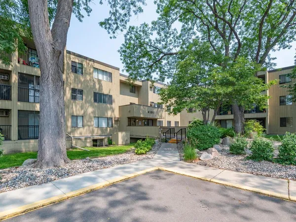 $99,900 | 4101 Parklawn Avenue, Unit 130, Edina, MN 55435