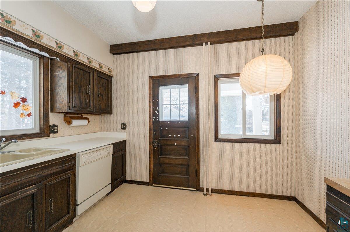 302 East 8th Street Superior, WI 54880 - Photo 7 of 21