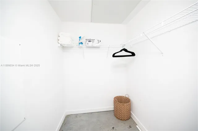 a close up view of a washer and dryer