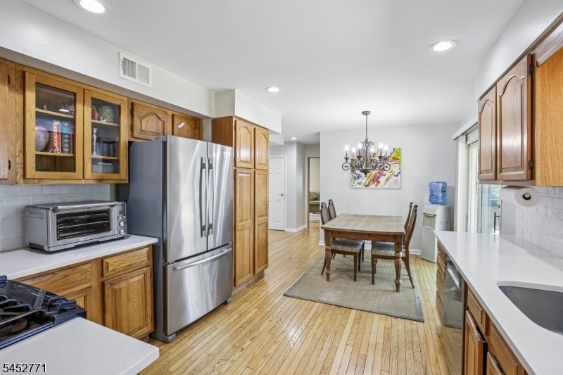 9 Burlington Road Livingston, NJ 07039 - Photo 11 of 24 Gallery Image 11