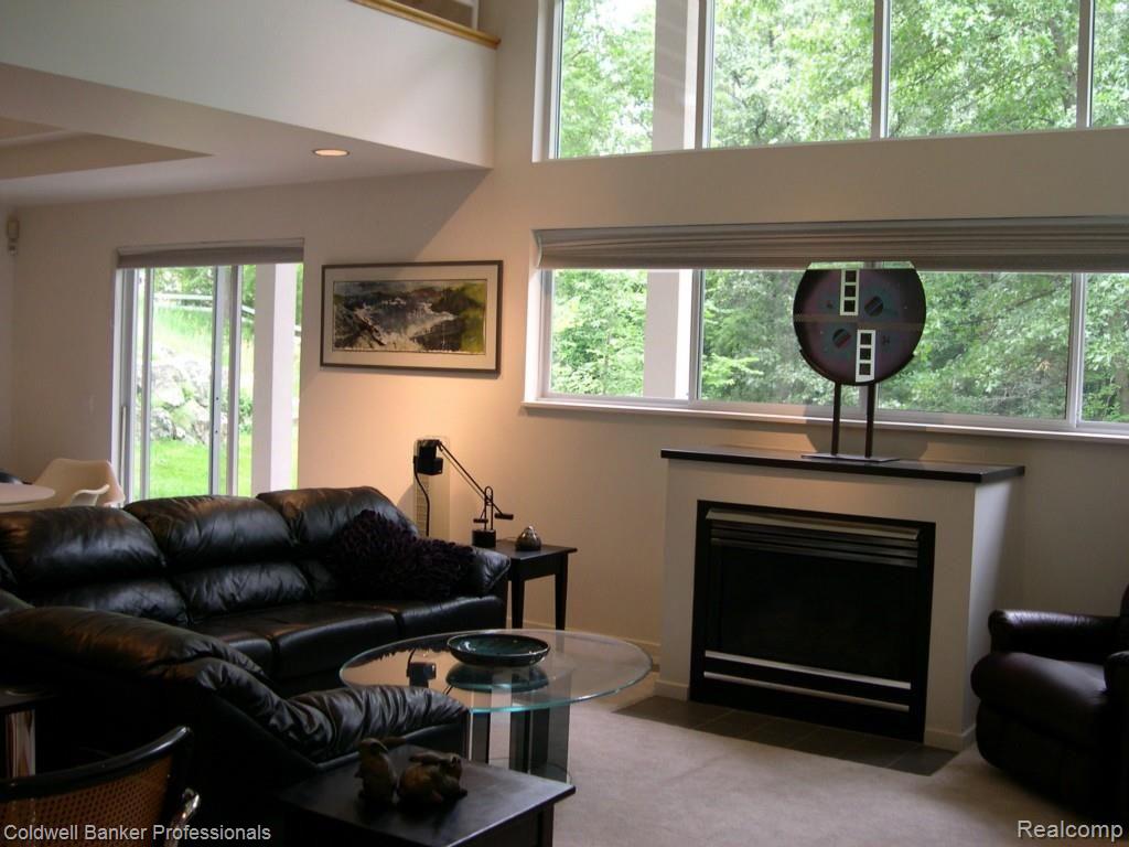 5800 Orion Road Rochester, MI 48306 - Photo 9 of 45 Family Room - view 1.jpg