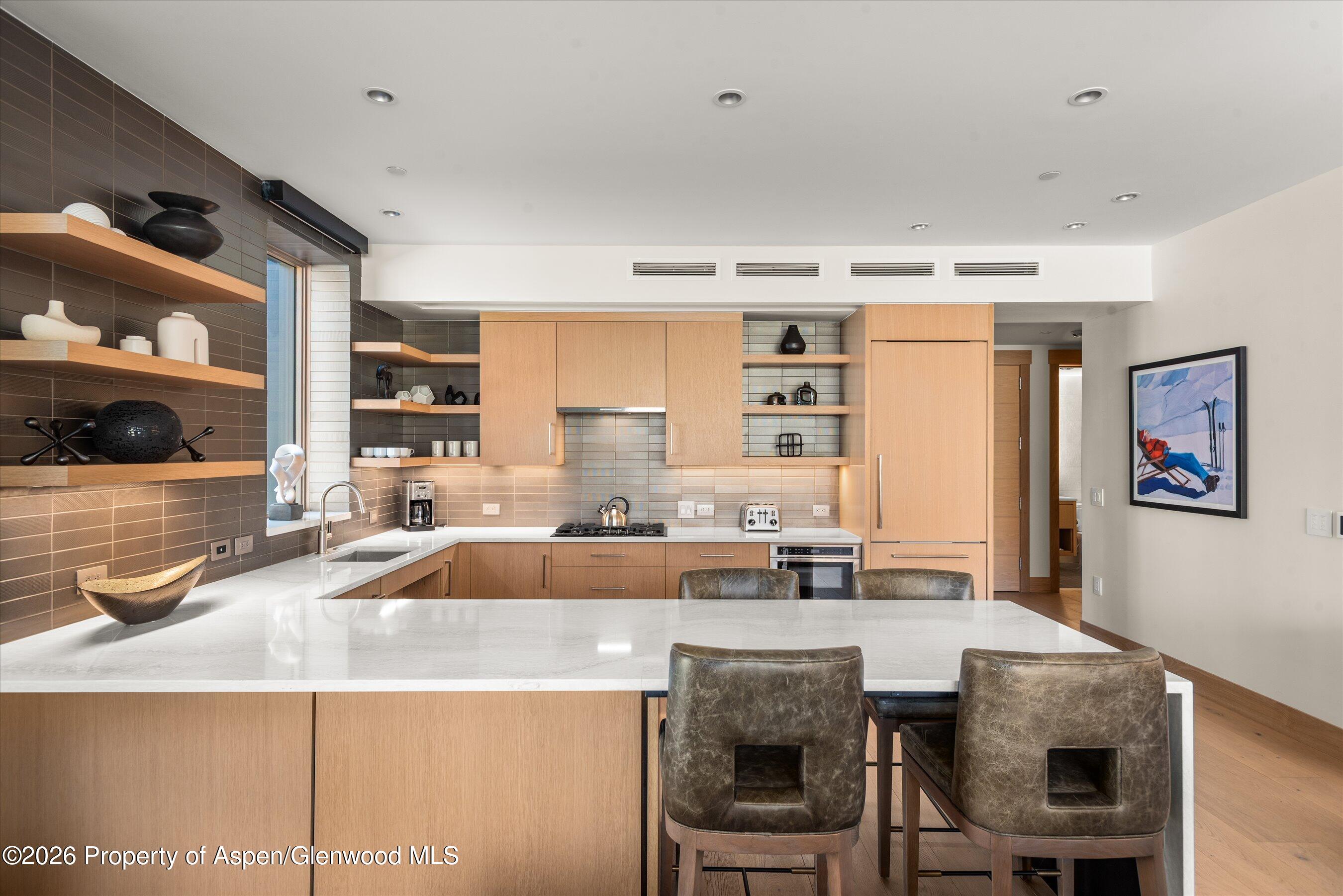 130 Wood Road, Unit 264 Snowmass Village, CO 81615 - Photo 6 of 20 Breakfast Bar Seats Four