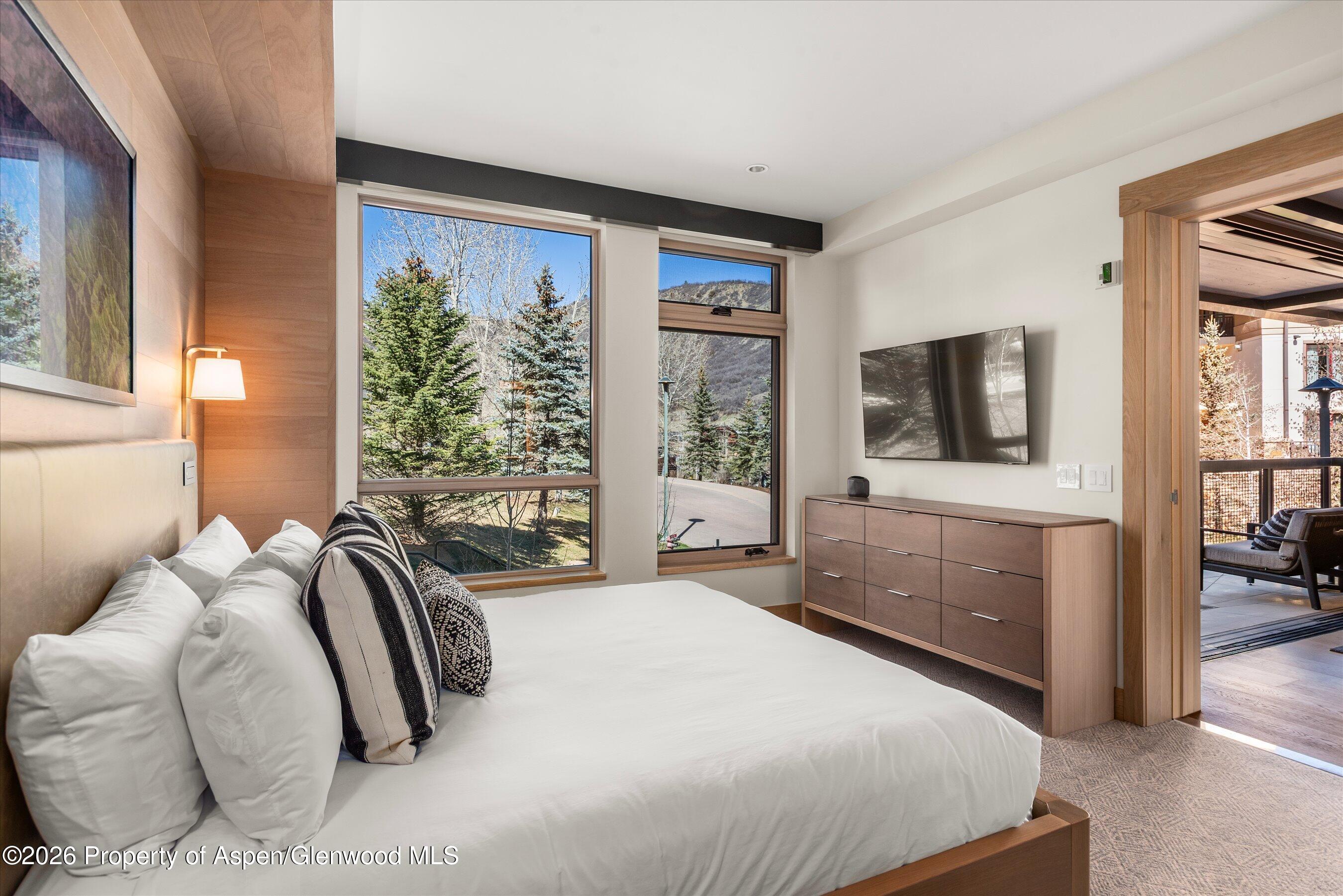 130 Wood Road, Unit 264 Snowmass Village, CO 81615 - Photo 8 of 20 King Primary Suite