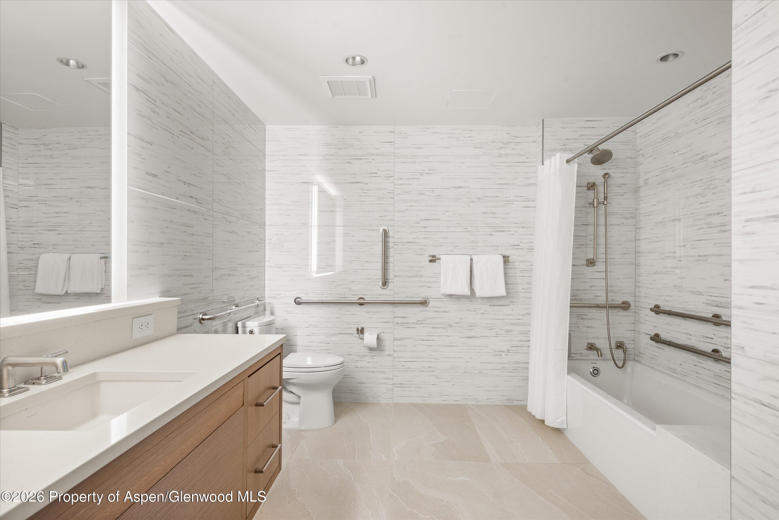 130 Wood Road, Unit 264 Snowmass Village, CO 81615 - Photo 9 of 20 Oversized Primary Bathroom