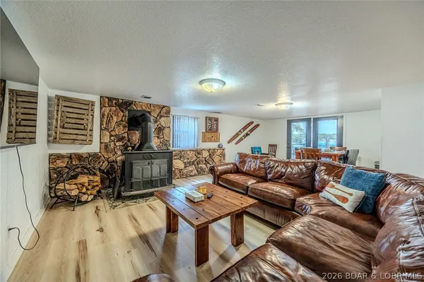$575,000 | 31074 Viewside Drive, Rocky Mount, MO 65072