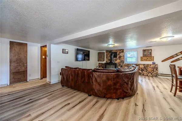 $575,000 | 31074 Viewside Drive, Rocky Mount, MO 65072