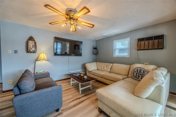 $575,000 | 31074 Viewside Drive, Rocky Mount, MO 65072
