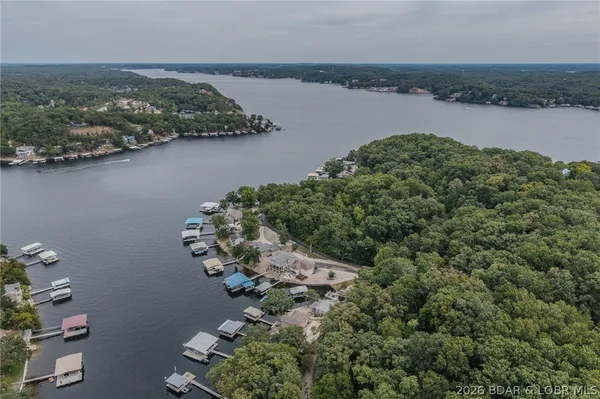 $575,000 | 31074 Viewside Drive, Rocky Mount, MO 65072