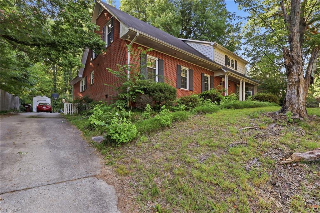 1056 Cantering Road High Point, NC 27262 - Photo 2 of 33