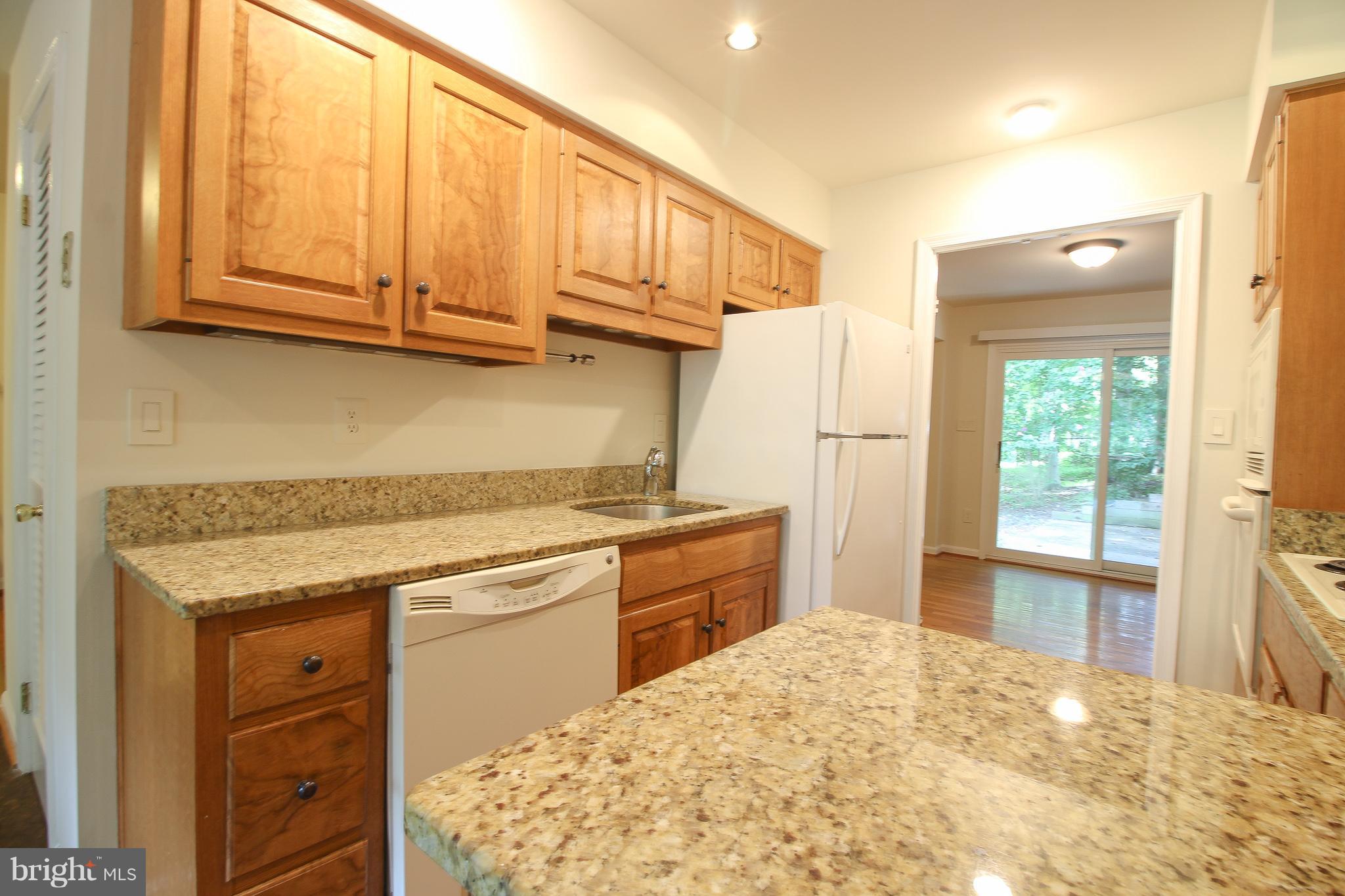 11913 Smithfield Road Manassas, VA 20112 - Photo 8 of 26 Bright kitchen with breakfast nook