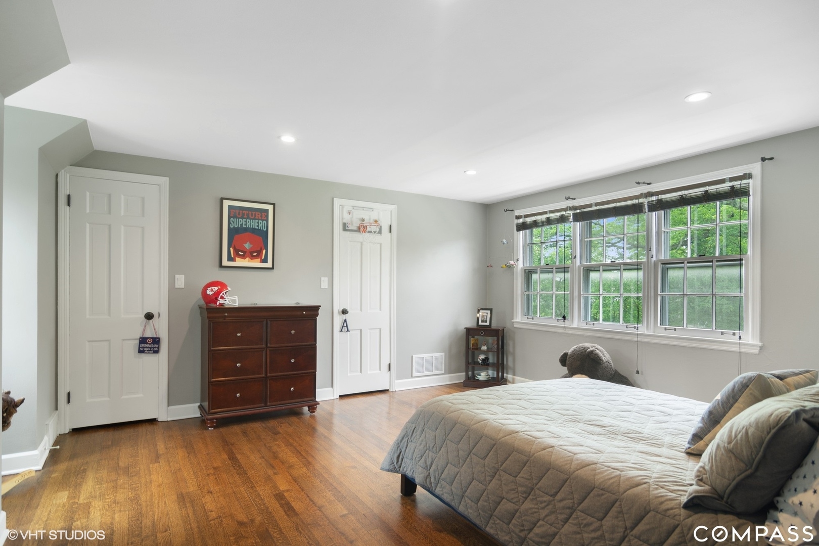 1030 Inverlieth Road Lake Forest, IL 60045 - Photo 16 of 30 a bed room with a bed and a window
