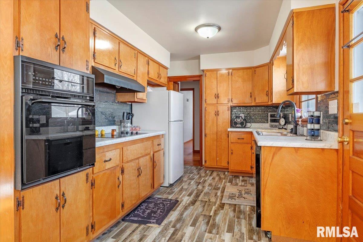 2457 Sussex Road Springfield, IL 62703 - Photo 11 of 34