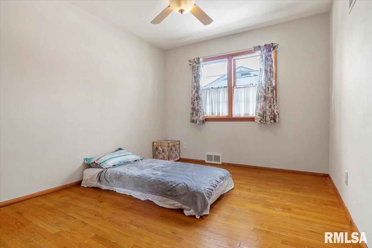 2457 Sussex Road Springfield, IL 62703 - Photo 18 of 34
