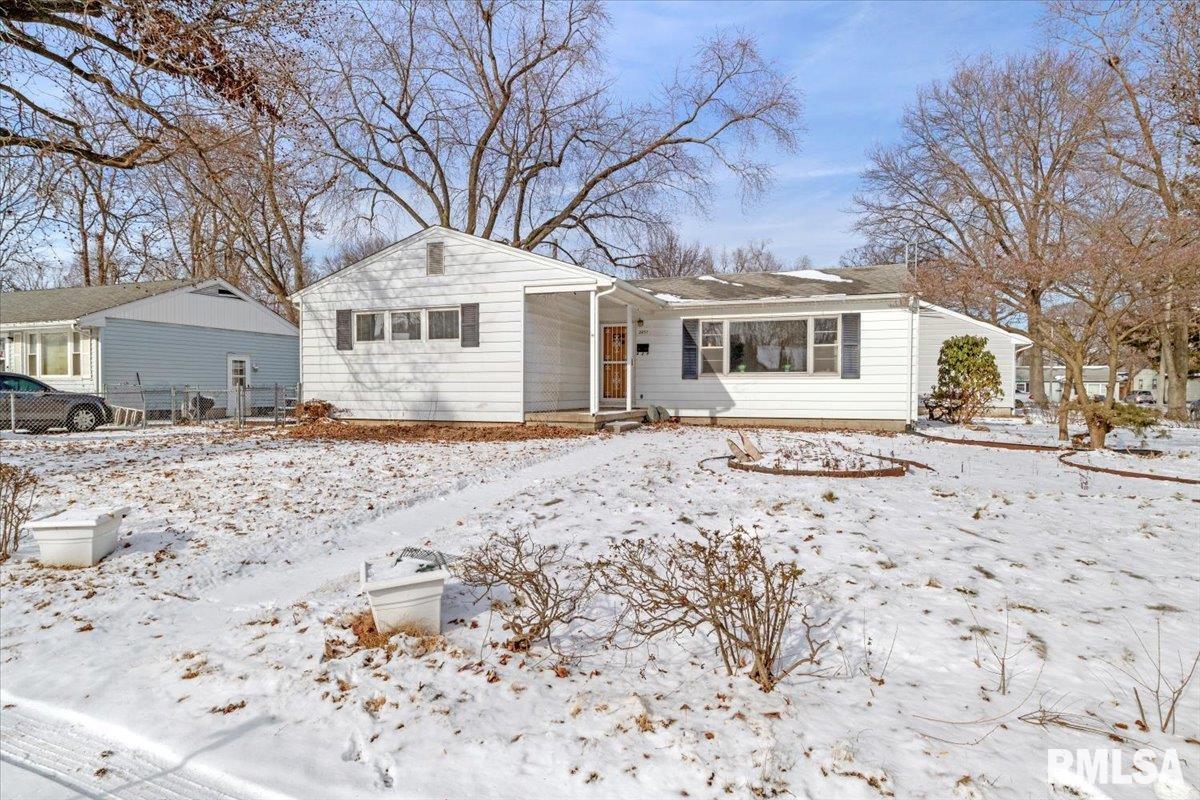 2457 Sussex Road Springfield, IL 62703 - Photo 3 of 34