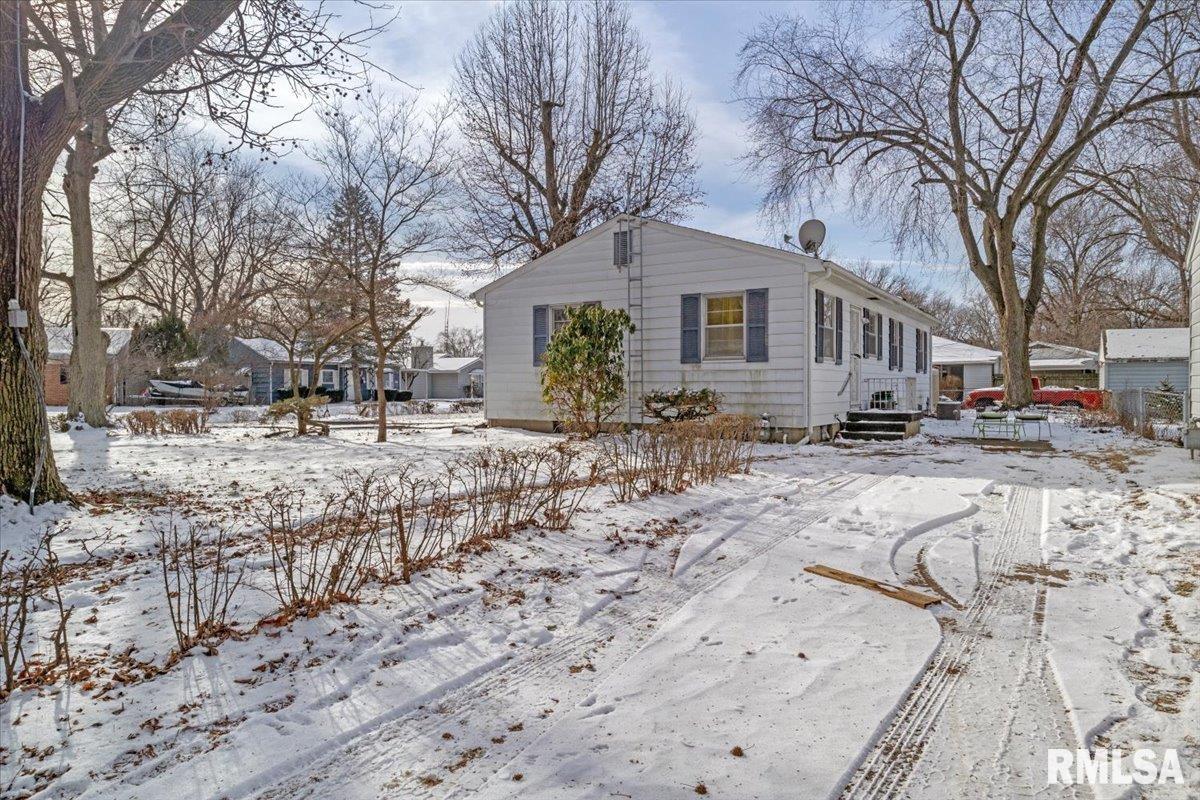 2457 Sussex Road Springfield, IL 62703 - Photo 31 of 34
