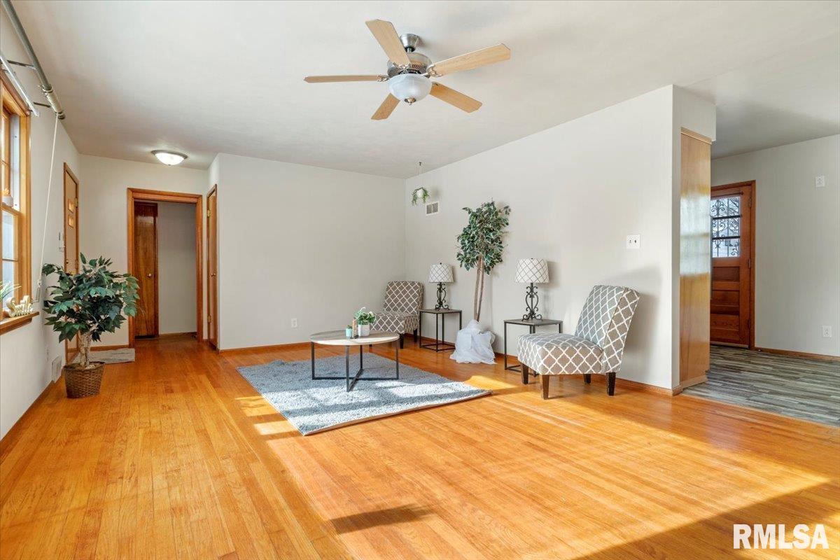 2457 Sussex Road Springfield, IL 62703 - Photo 6 of 34