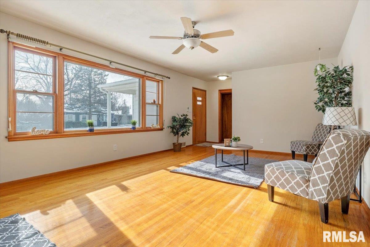 2457 Sussex Road Springfield, IL 62703 - Photo 7 of 34