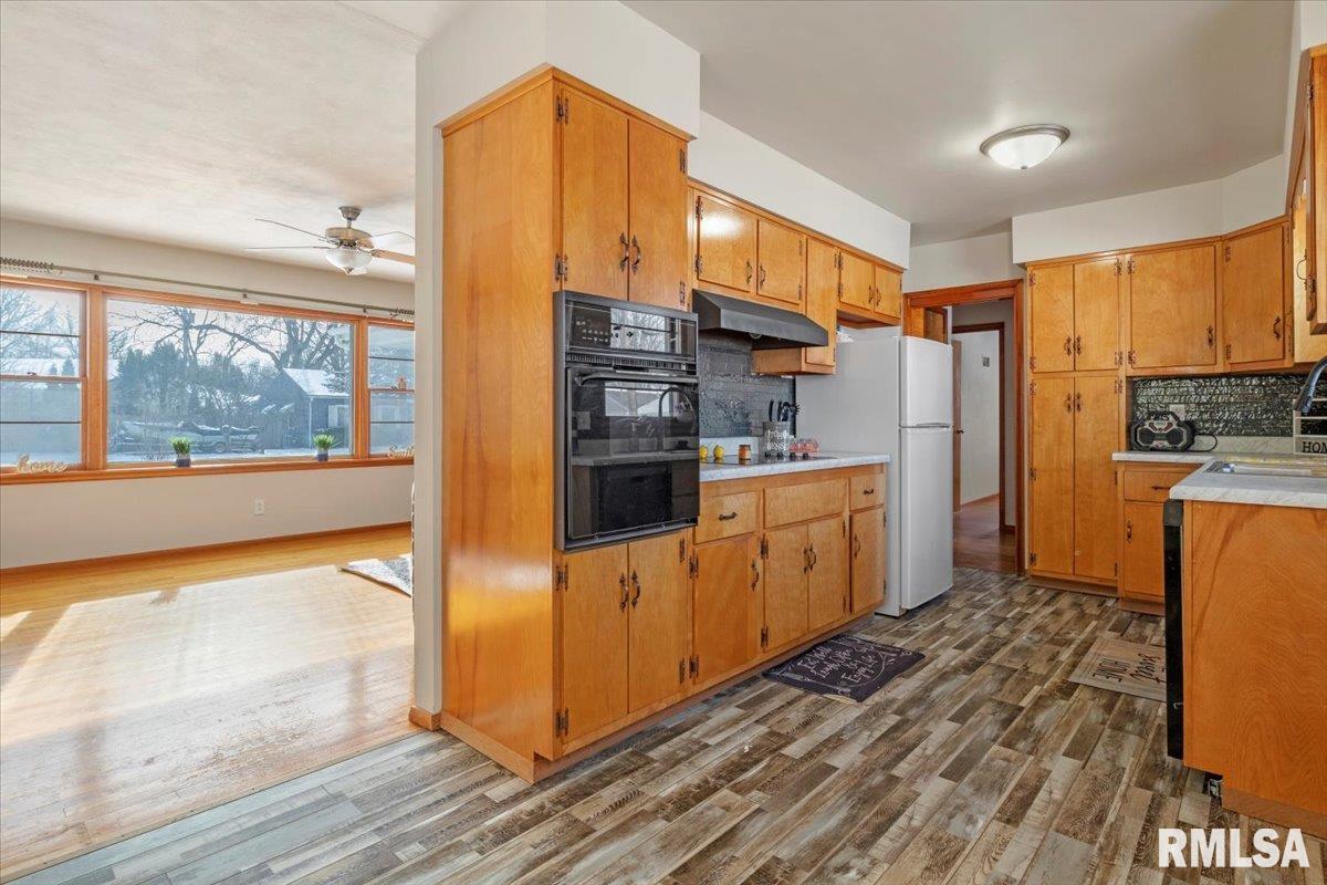 2457 Sussex Road Springfield, IL 62703 - Photo 10 of 34