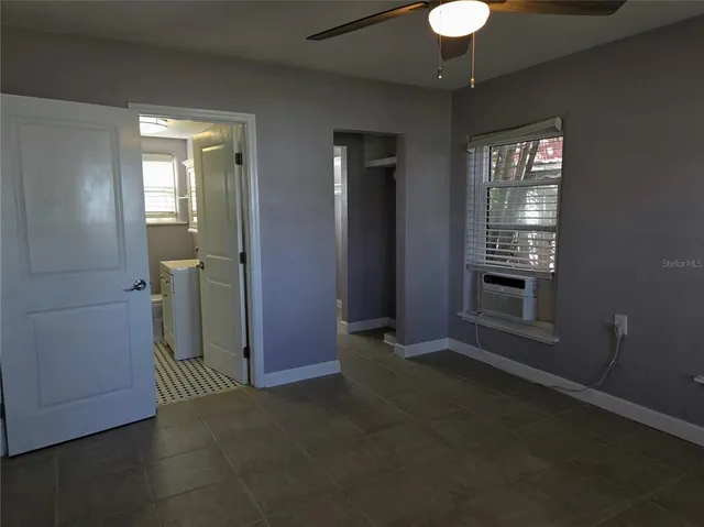 a view of empty room with window