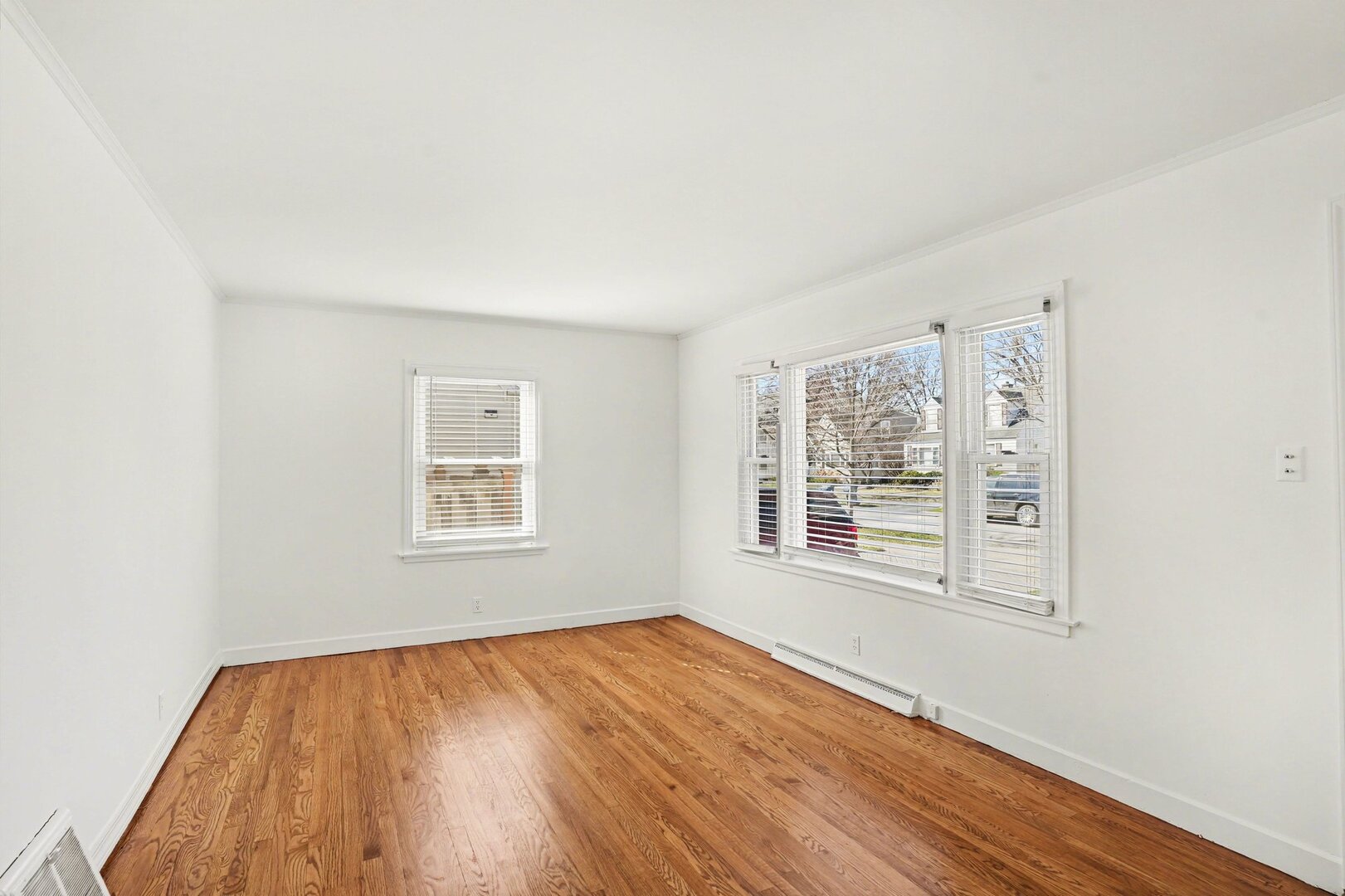 995 Swain Avenue Elmhurst, IL 60126 - Photo 3 of 17