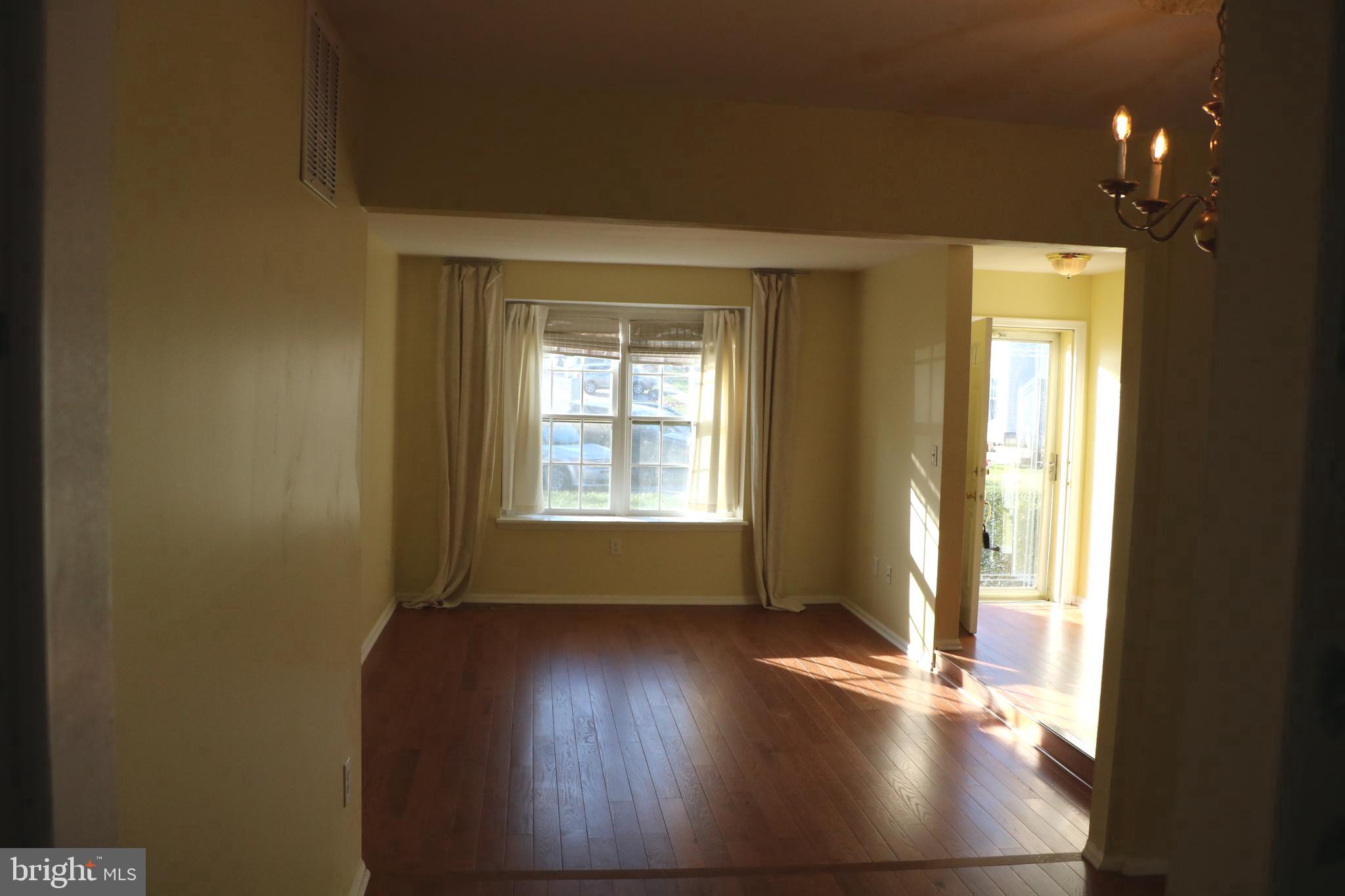 7912 Bubbling Brook Circle Springfield, VA 22153 - Photo 4 of 18 Livingroom off entryway
