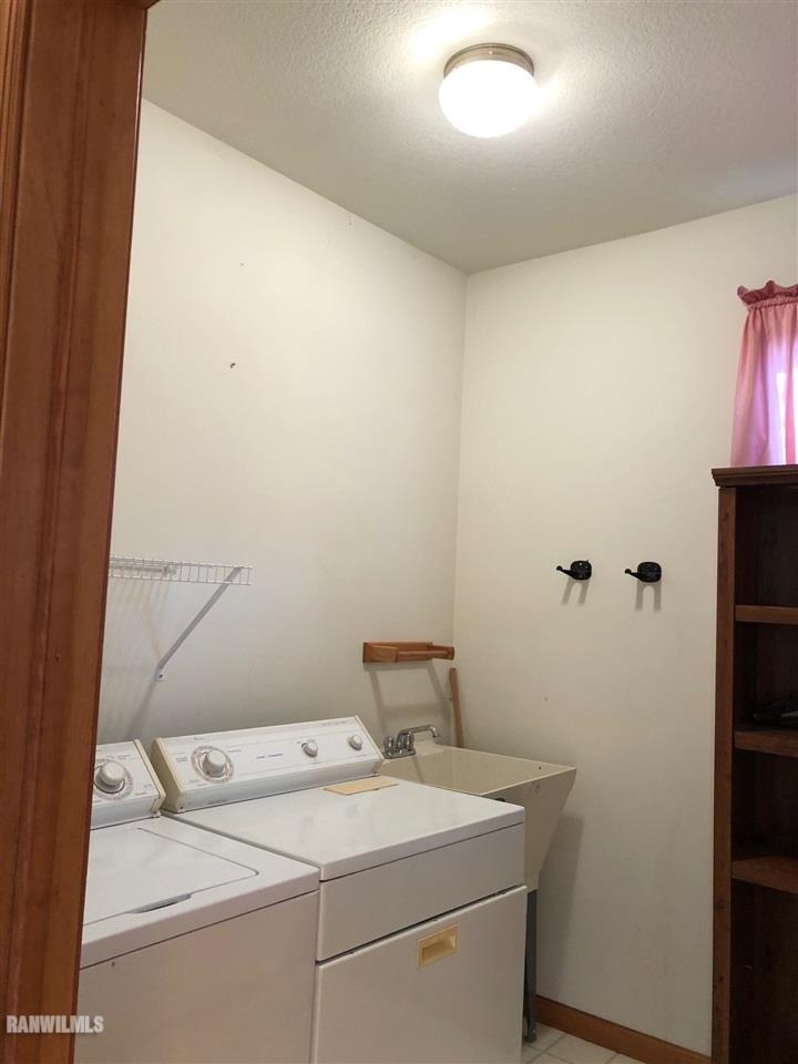 8 Heatherdowns Lane Galena, IL 61036 - Photo 16 of 39 a utility room with dryer and washer