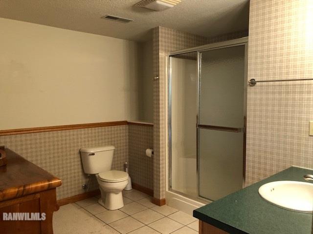 8 Heatherdowns Lane Galena, IL 61036 - Photo 22 of 39 a bathroom with a toilet and a sink