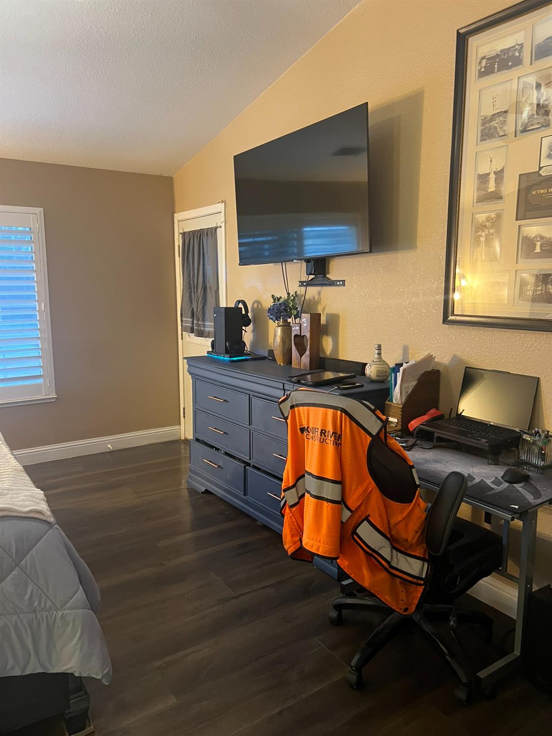 1143 Brownie Court Merced, CA 95340 - Photo 8 of 27 a living room with furniture and a flat screen tv