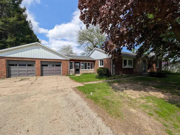 $279,900 | 19475 County Road 146, New Paris, IN 46553