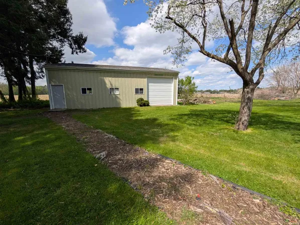 $279,900 | 19475 County Road 146, New Paris, IN 46553